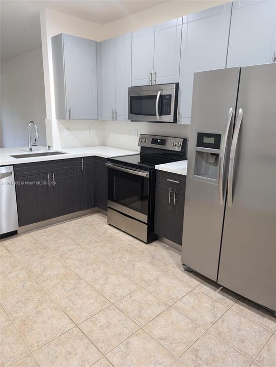 For Rent: $2,700 (2 beds, 2 baths, 1053 Square Feet)