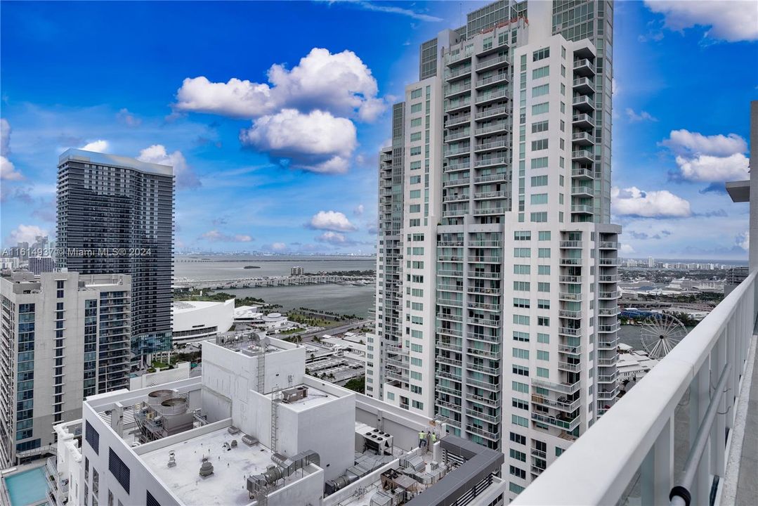 For Sale: $354,000 (1 beds, 1 baths, 665 Square Feet)