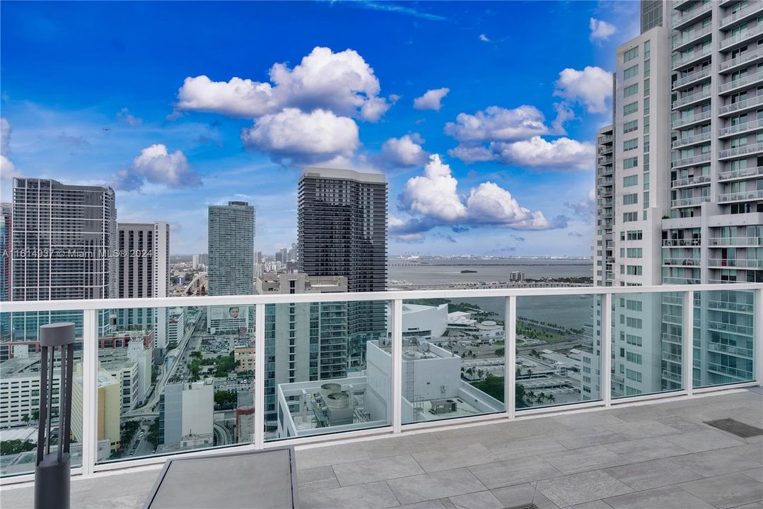 For Sale: $354,000 (1 beds, 1 baths, 665 Square Feet)