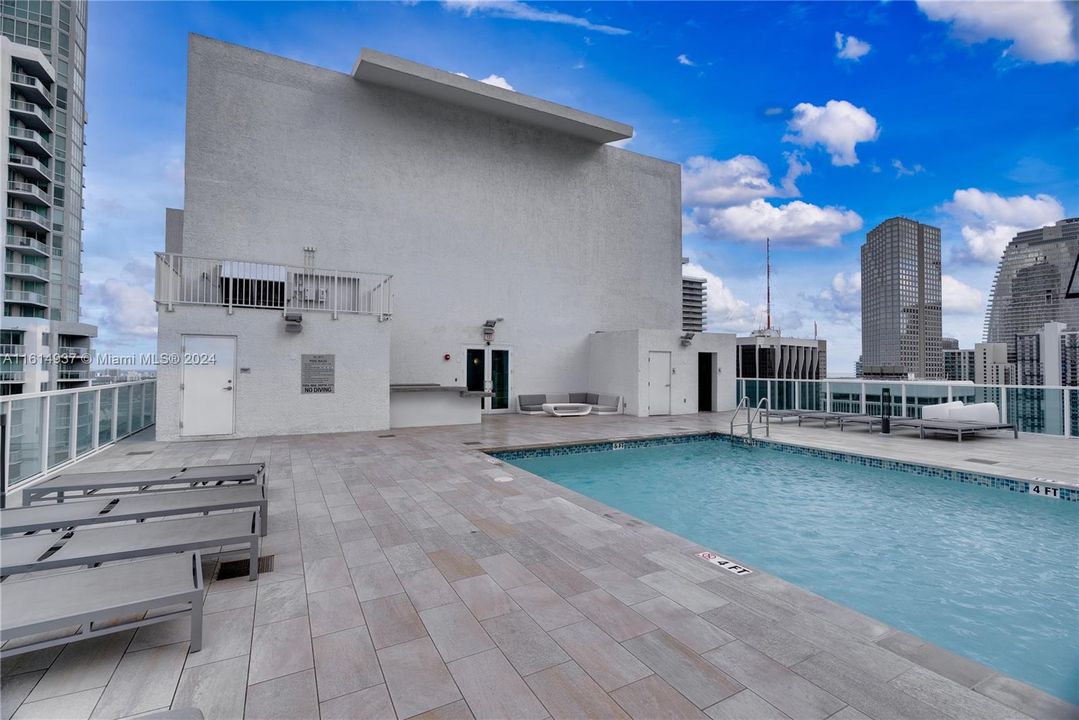 For Sale: $354,000 (1 beds, 1 baths, 665 Square Feet)