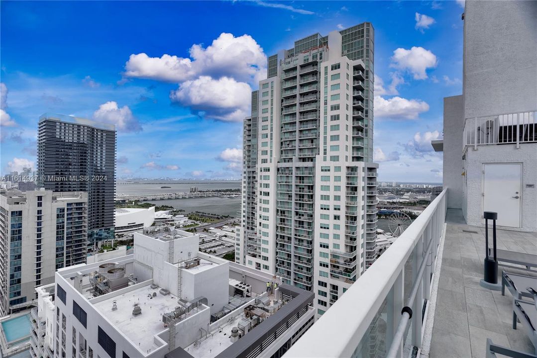 For Sale: $354,000 (1 beds, 1 baths, 665 Square Feet)