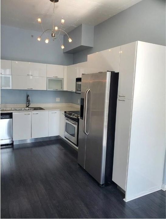 For Sale: $354,000 (1 beds, 1 baths, 665 Square Feet)