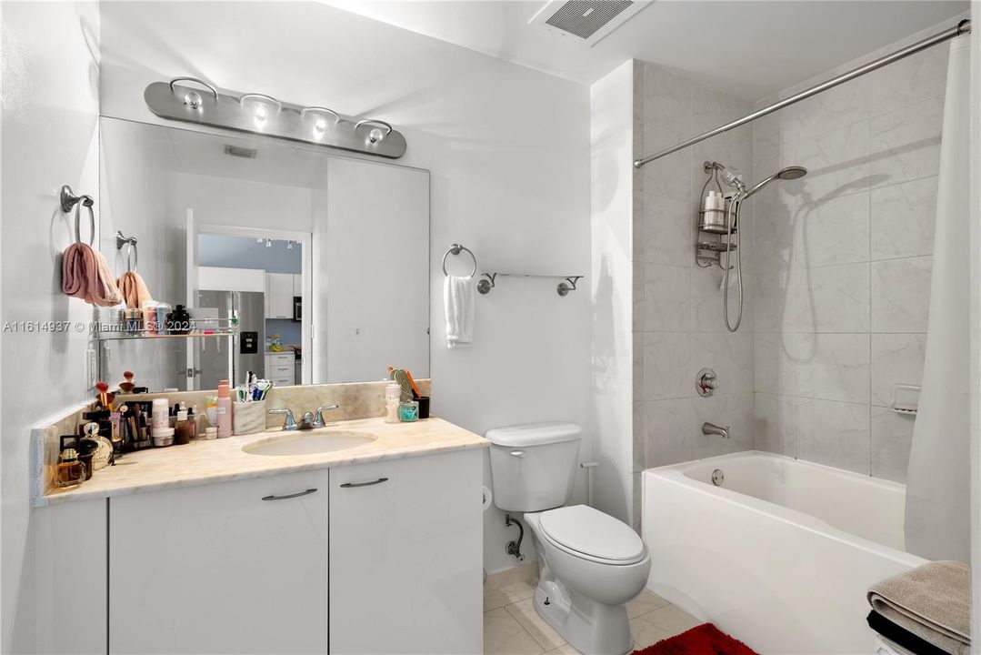 For Sale: $354,000 (1 beds, 1 baths, 665 Square Feet)