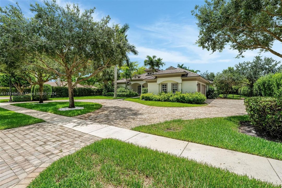 For Sale: $1,800,000 (4 beds, 4 baths, 3857 Square Feet)