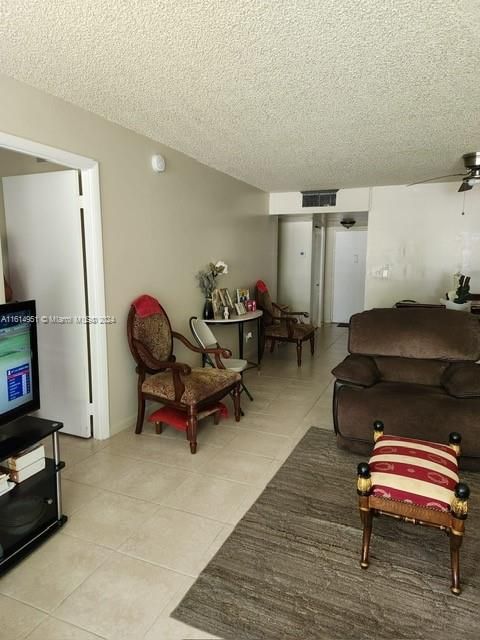 For Sale: $135,000 (2 beds, 2 baths, 1100 Square Feet)