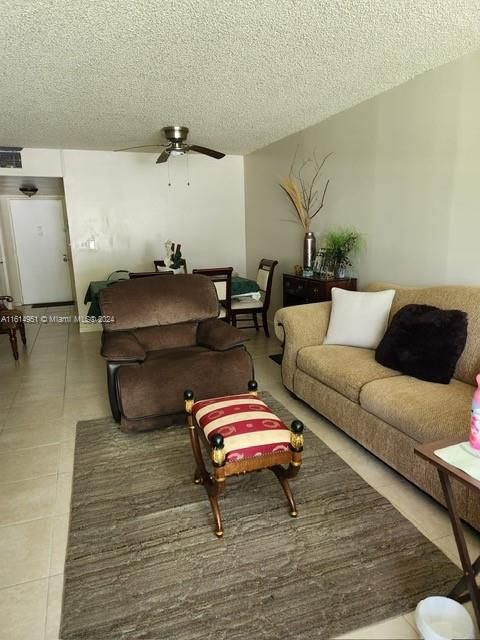 For Sale: $135,000 (2 beds, 2 baths, 1100 Square Feet)