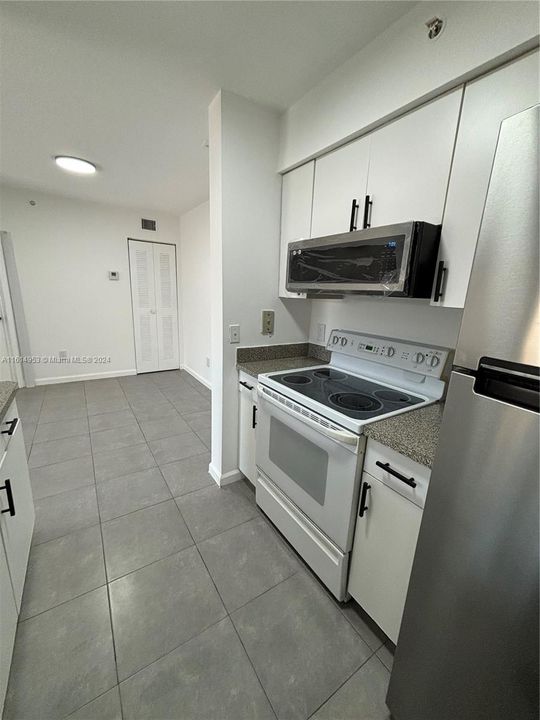 For Rent: $1,850 (1 beds, 1 baths, 537 Square Feet)