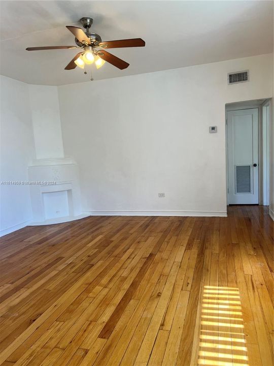 For Rent: $1,925 (1 beds, 1 baths, 16314 Square Feet)