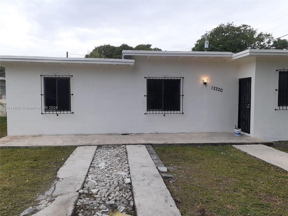 For Rent: $2,975 (3 beds, 1 baths, 1168 Square Feet)