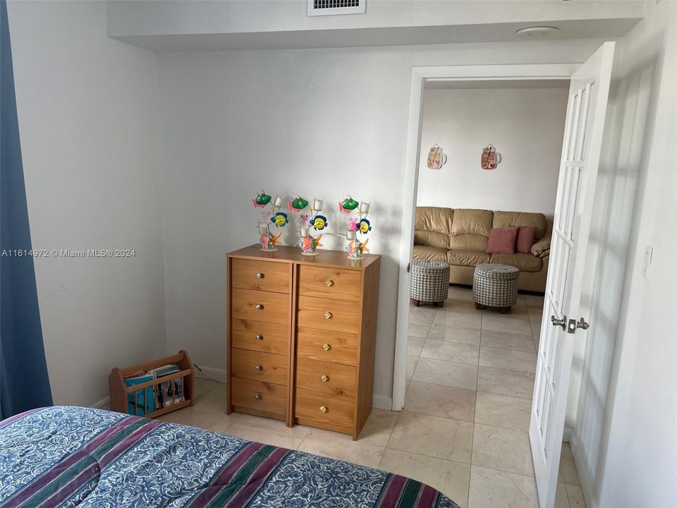 For Rent: $3,100 (2 beds, 1 baths, 845 Square Feet)