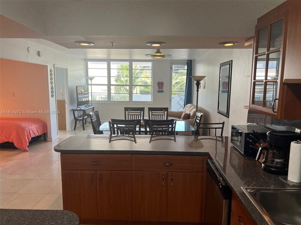 For Rent: $3,100 (2 beds, 1 baths, 845 Square Feet)