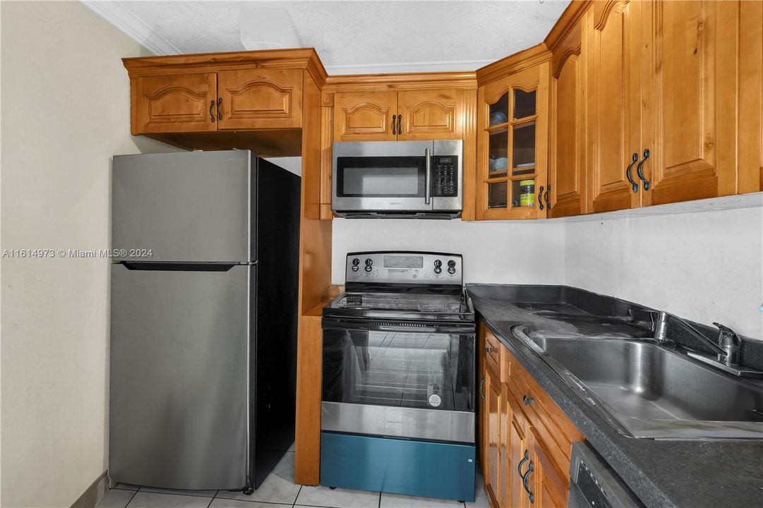 For Sale: $180,000 (2 beds, 2 baths, 1036 Square Feet)