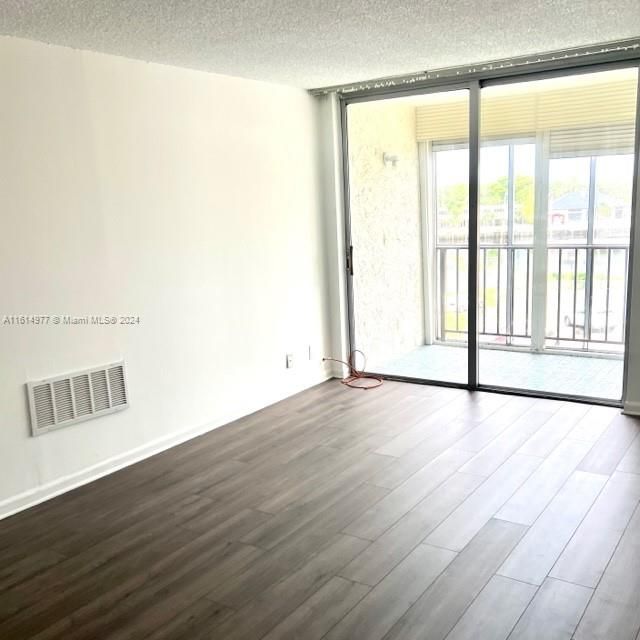 For Rent: $2,700 (2 beds, 2 baths, 1210 Square Feet)