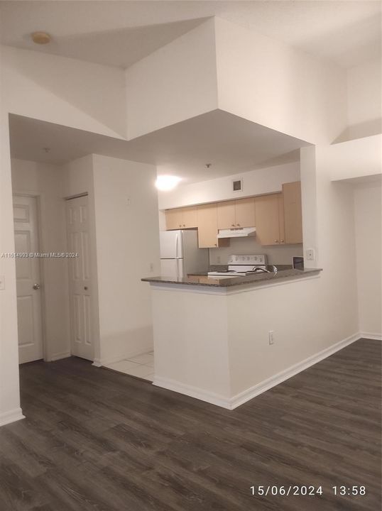 For Rent: $2,450 (2 beds, 2 baths, 1072 Square Feet)