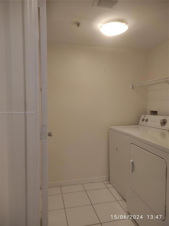 For Rent: $2,450 (2 beds, 2 baths, 1072 Square Feet)