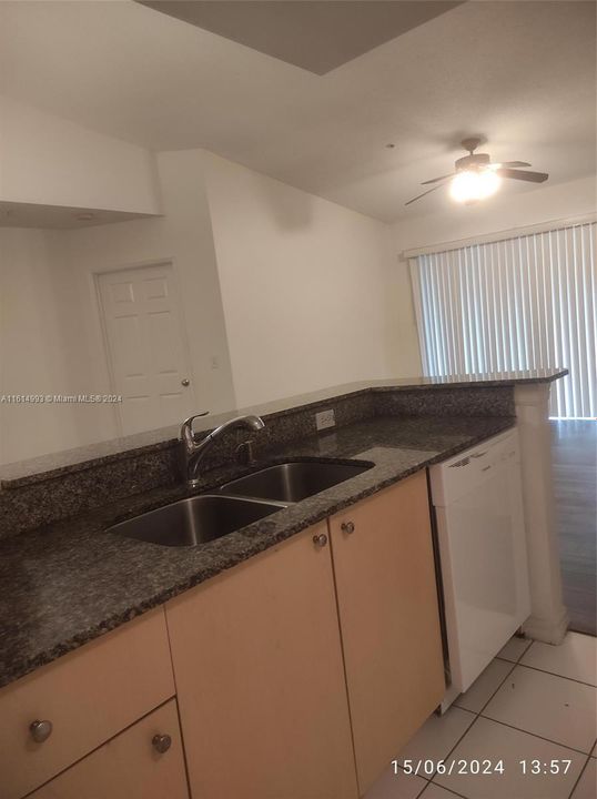 For Rent: $2,450 (2 beds, 2 baths, 1072 Square Feet)