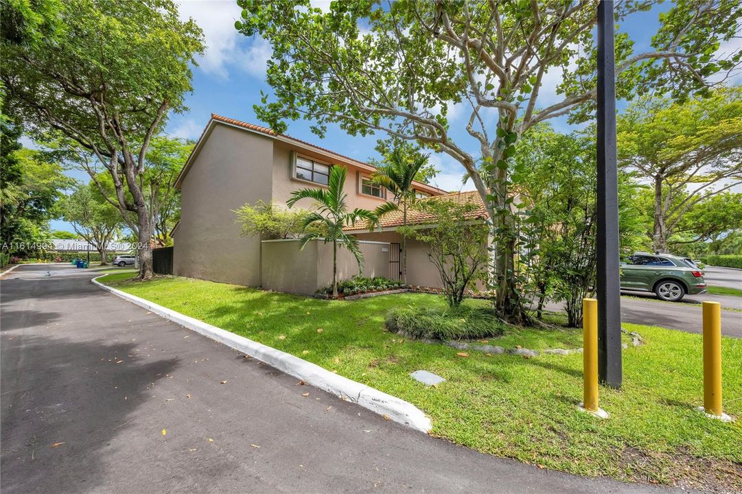 For Sale: $595,000 (3 beds, 2 baths, 1890 Square Feet)