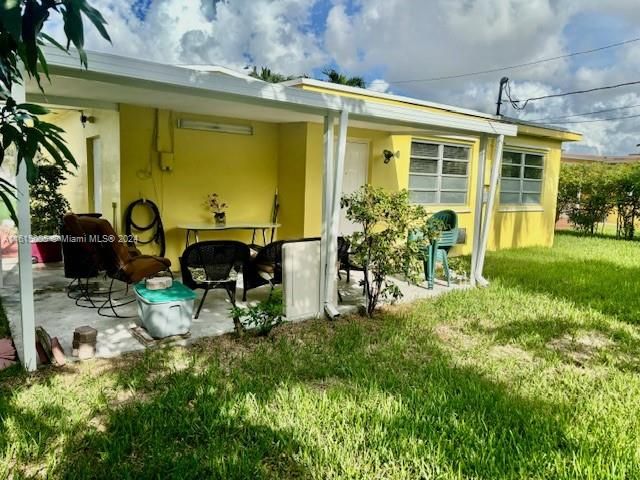 For Sale: $559,000 (3 beds, 1 baths, 1274 Square Feet)