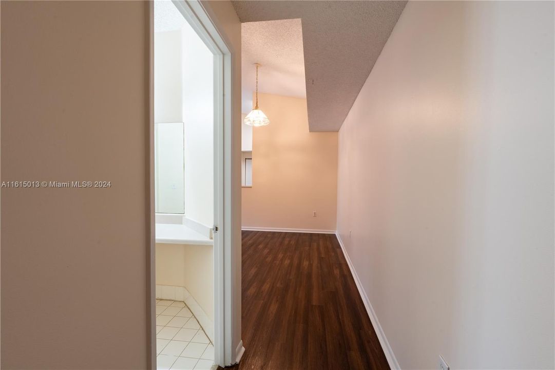 For Sale: $279,900 (2 beds, 2 baths, 1183 Square Feet)