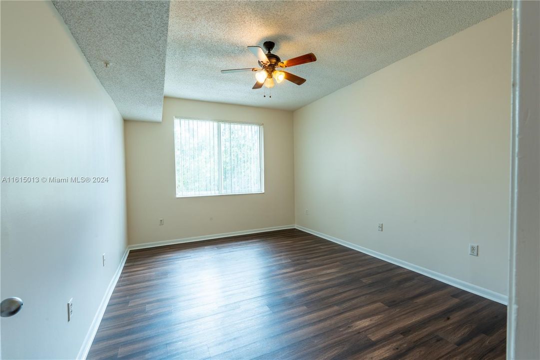 For Sale: $279,900 (2 beds, 2 baths, 1183 Square Feet)