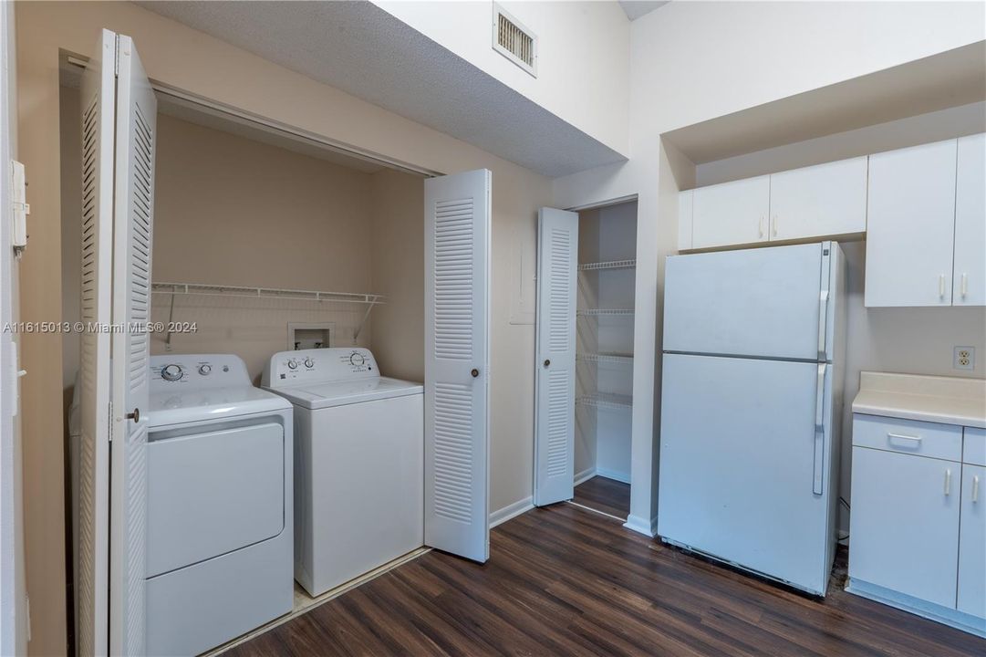 For Sale: $279,900 (2 beds, 2 baths, 1183 Square Feet)