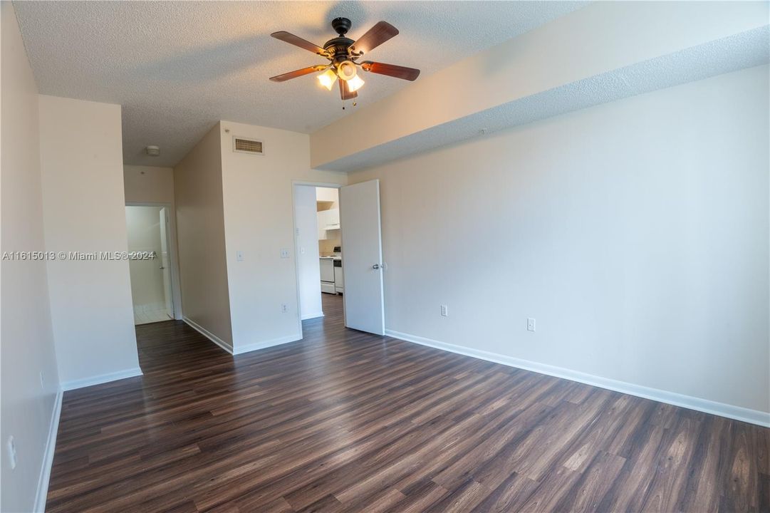 For Sale: $279,900 (2 beds, 2 baths, 1183 Square Feet)