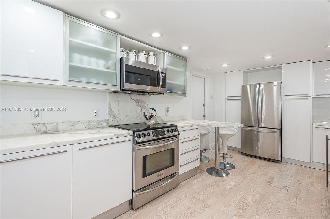 For Sale: $1,190,000 (2 beds, 2 baths, 1260 Square Feet)