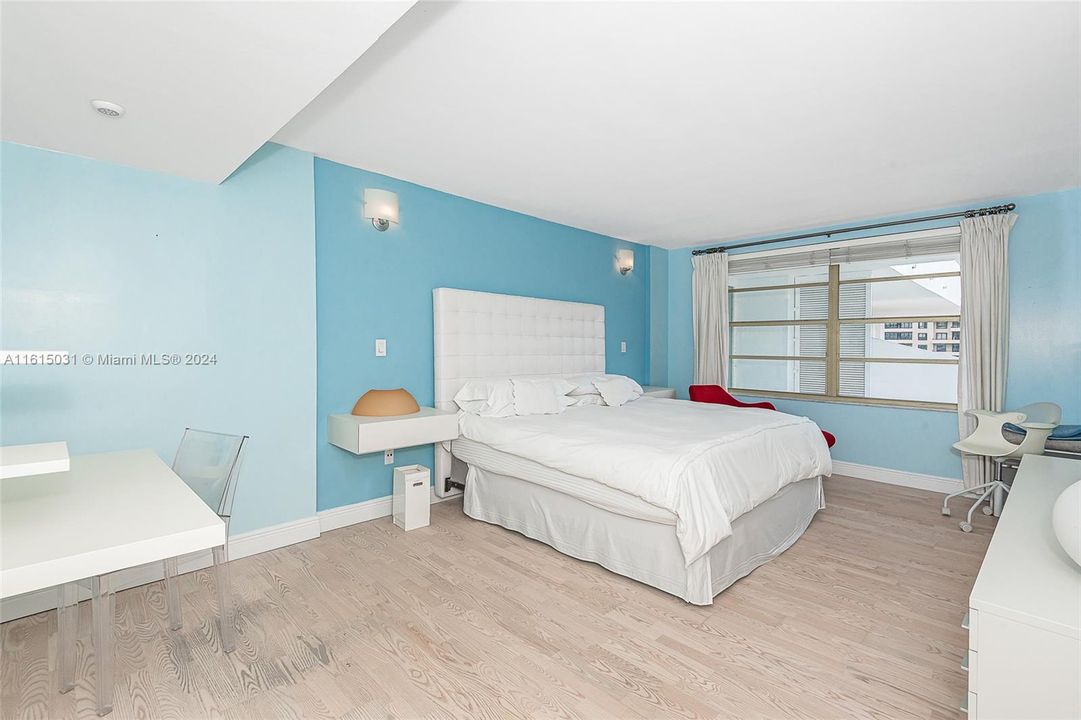 For Sale: $1,190,000 (2 beds, 2 baths, 1260 Square Feet)