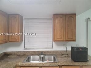 For Rent: $1,950 (2 beds, 1 baths, 940 Square Feet)