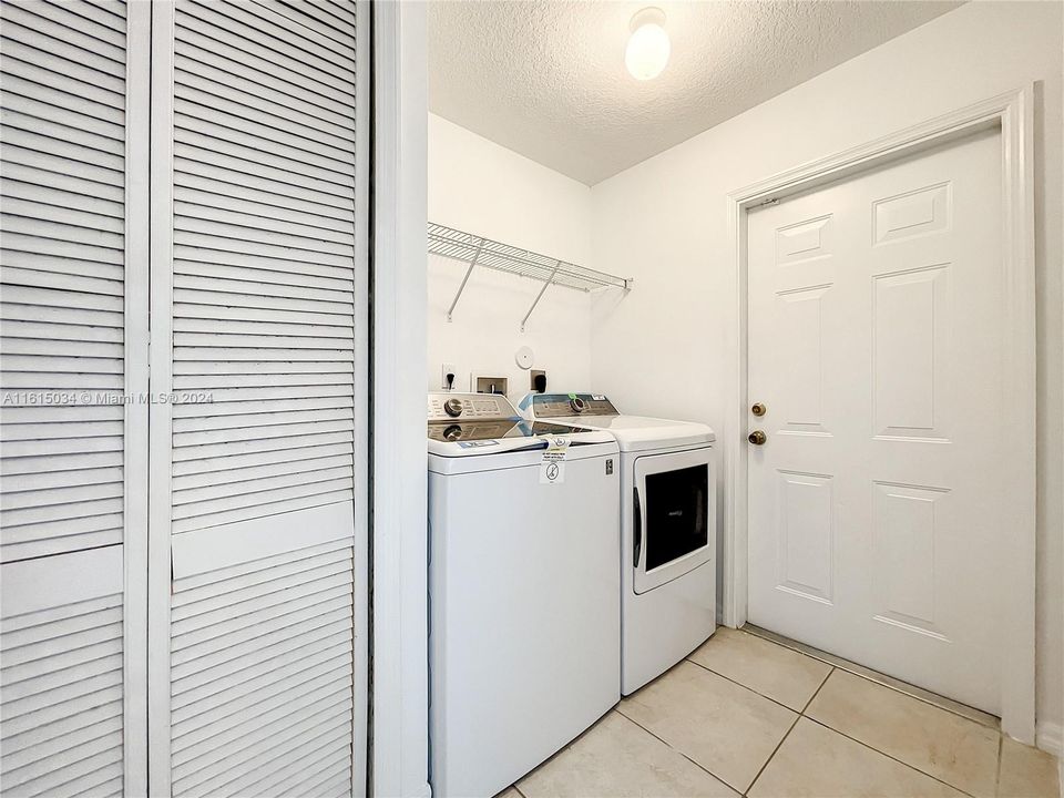 For Sale: $445,000 (3 beds, 2 baths, 1577 Square Feet)