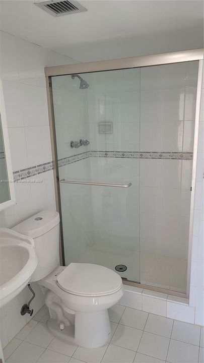 Recently Rented: $2,450 (2 beds, 2 baths, 1220 Square Feet)