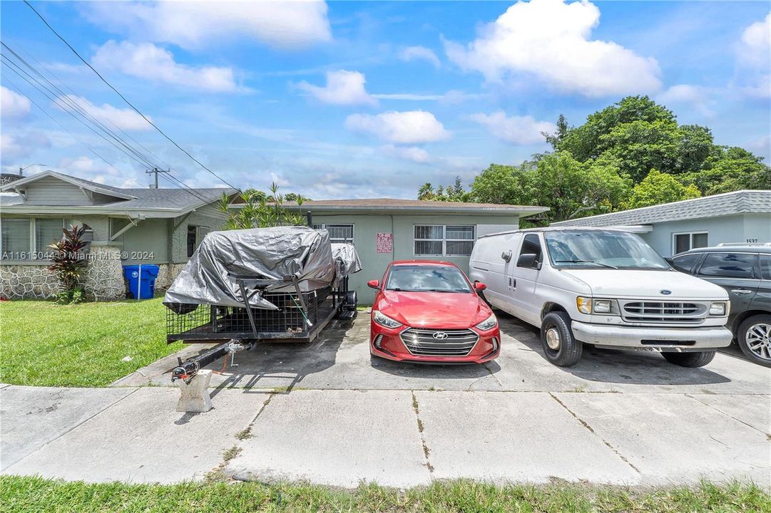 For Sale: $515,000 (4 beds, 2 baths, 1560 Square Feet)