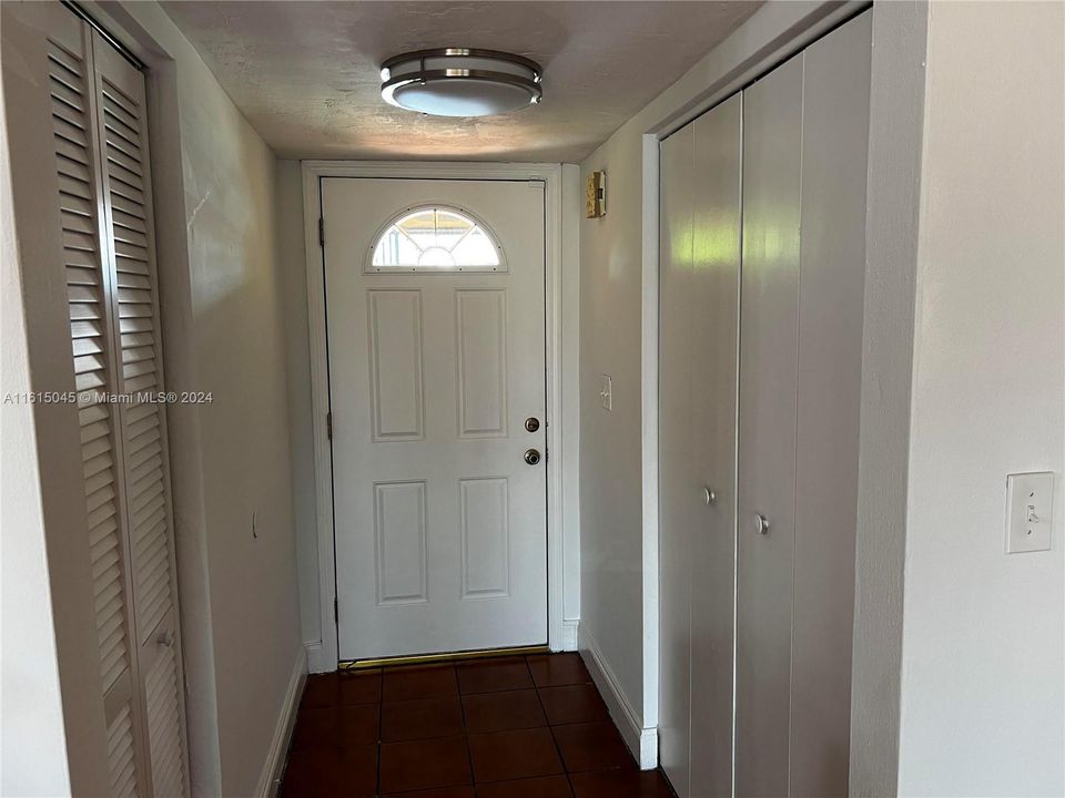 For Rent: $2,600 (2 beds, 2 baths, 1101 Square Feet)