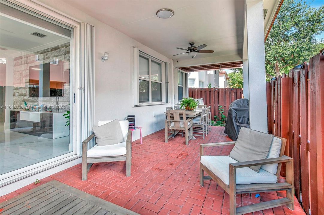 For Sale: $648,000 (2 beds, 2 baths, 1410 Square Feet)