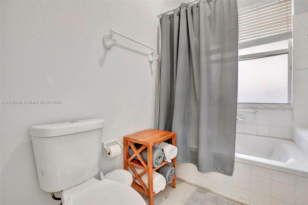 待售: $648,000 (2 贝兹, 2 浴室, 1410 平方英尺)