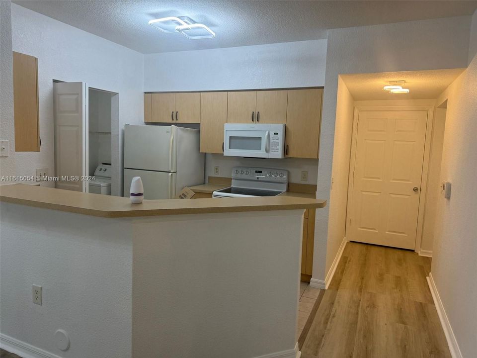 For Rent: $2,100 (2 beds, 2 baths, 1035 Square Feet)