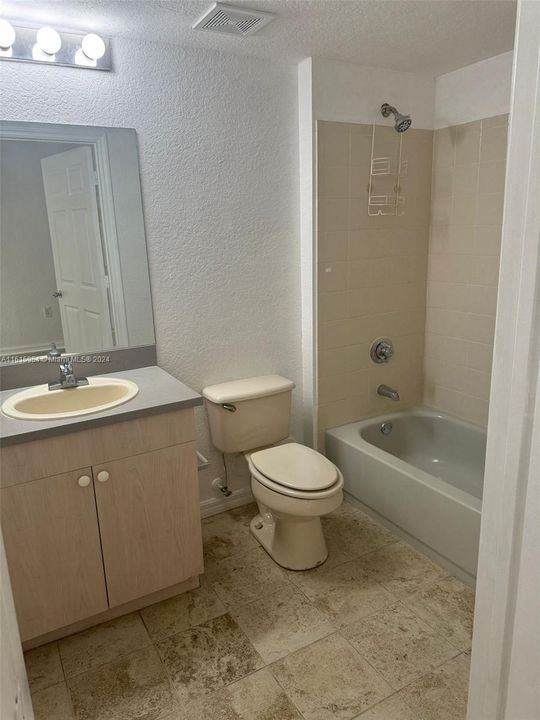 For Rent: $2,100 (2 beds, 2 baths, 1035 Square Feet)