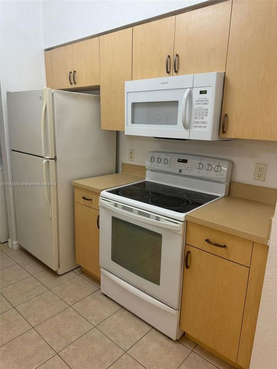 For Rent: $2,100 (2 beds, 2 baths, 1035 Square Feet)