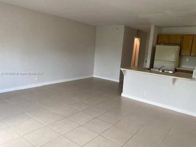 Active With Contract: $1,300 (1 beds, 1 baths, 468 Square Feet)