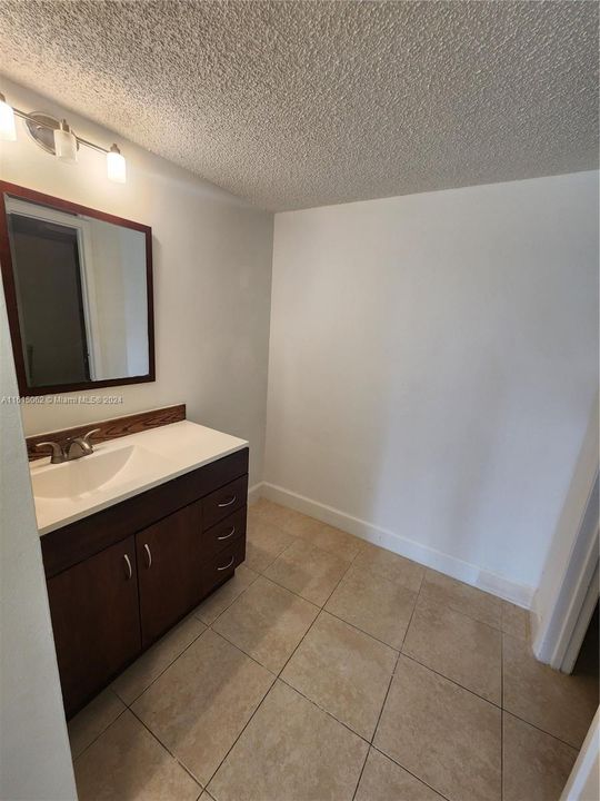 For Rent: $2,750 (2 beds, 2 baths, 1292 Square Feet)