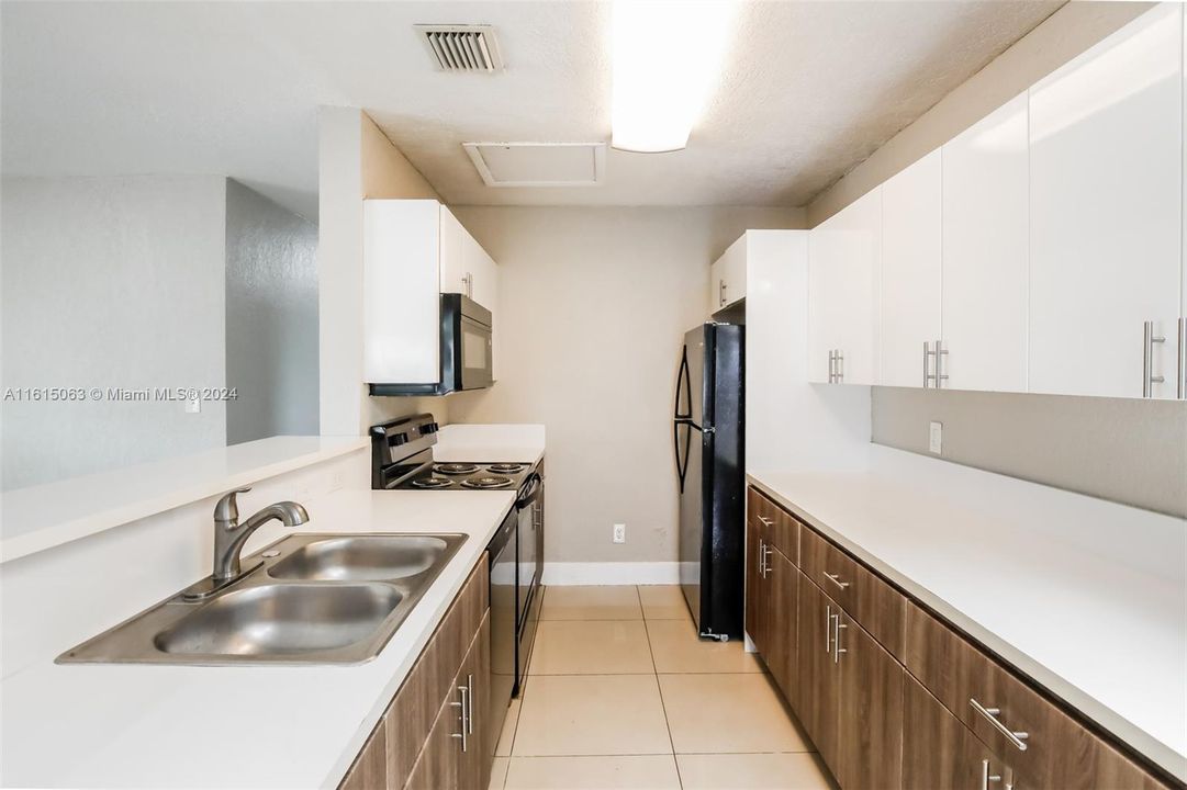 For Rent: $3,035 (3 beds, 1 baths, 1311 Square Feet)