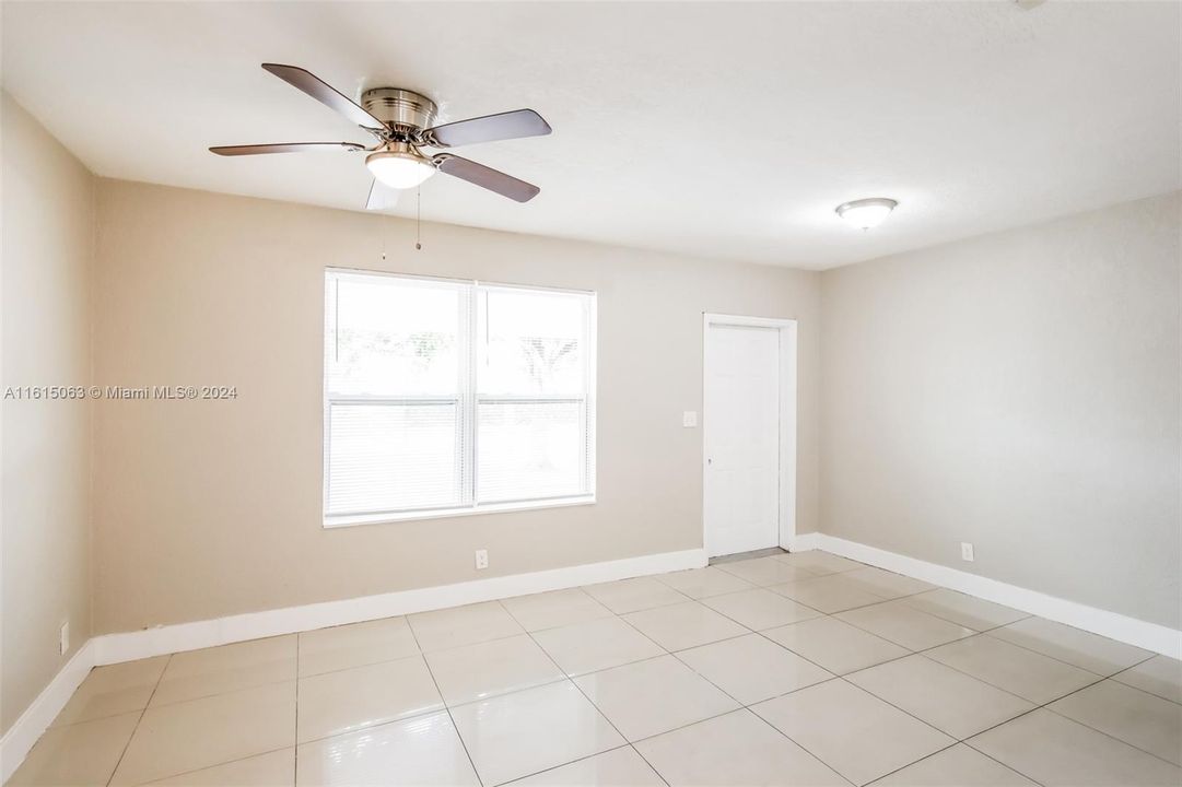 For Rent: $3,035 (3 beds, 1 baths, 1311 Square Feet)