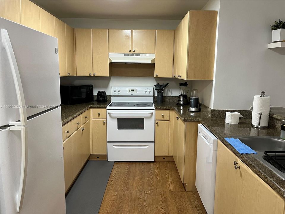 For Rent: $2,199 (1 beds, 1 baths, 706 Square Feet)