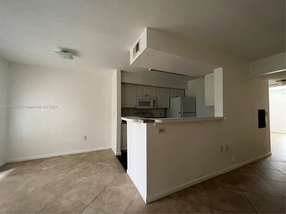 For Rent: $1,800 (1 beds, 1 baths, 791 Square Feet)