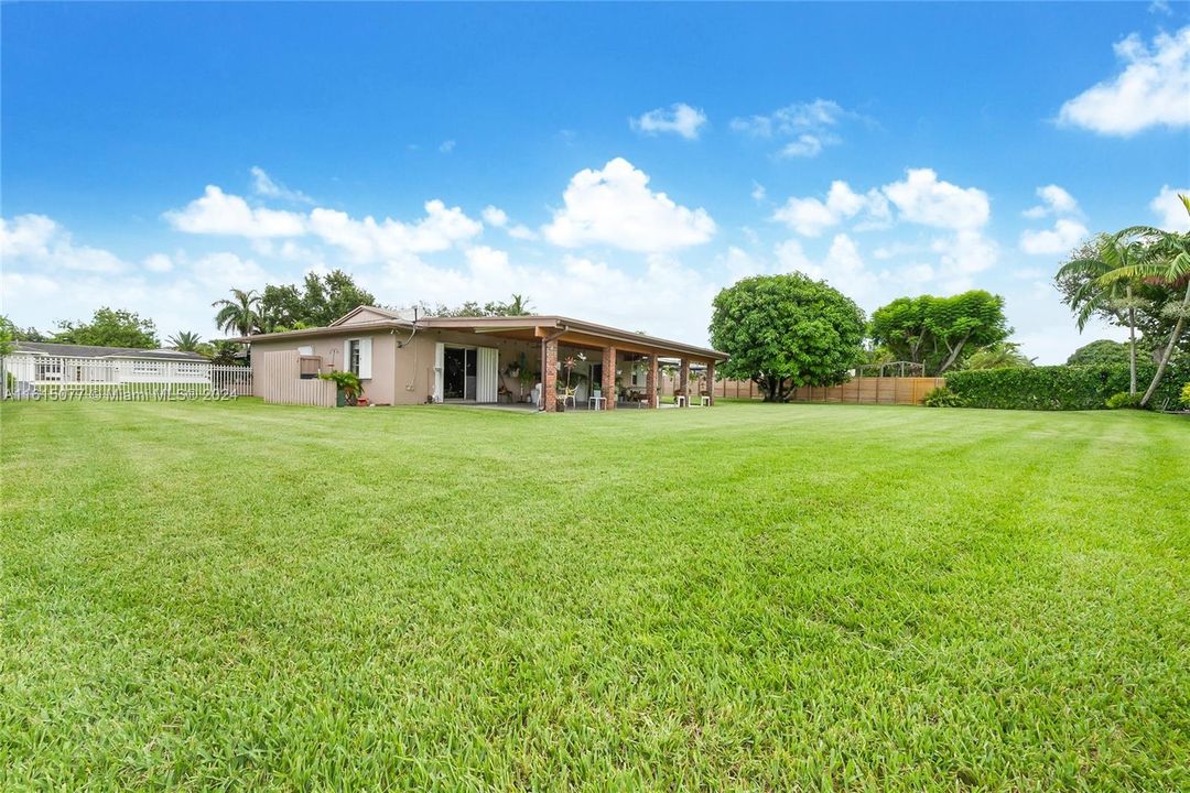 For Sale: $805,000 (3 beds, 2 baths, 1725 Square Feet)