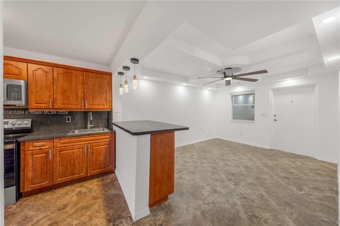 For Sale: $339,900 (2 beds, 2 baths, 625 Square Feet)