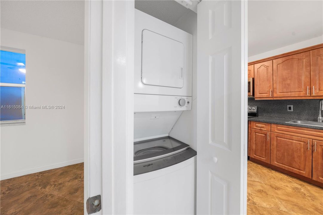 For Sale: $339,900 (2 beds, 2 baths, 625 Square Feet)