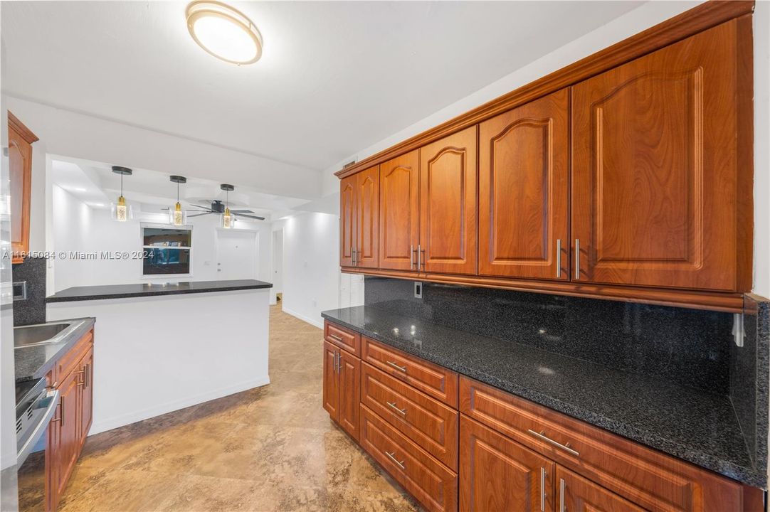 For Sale: $339,900 (2 beds, 2 baths, 625 Square Feet)