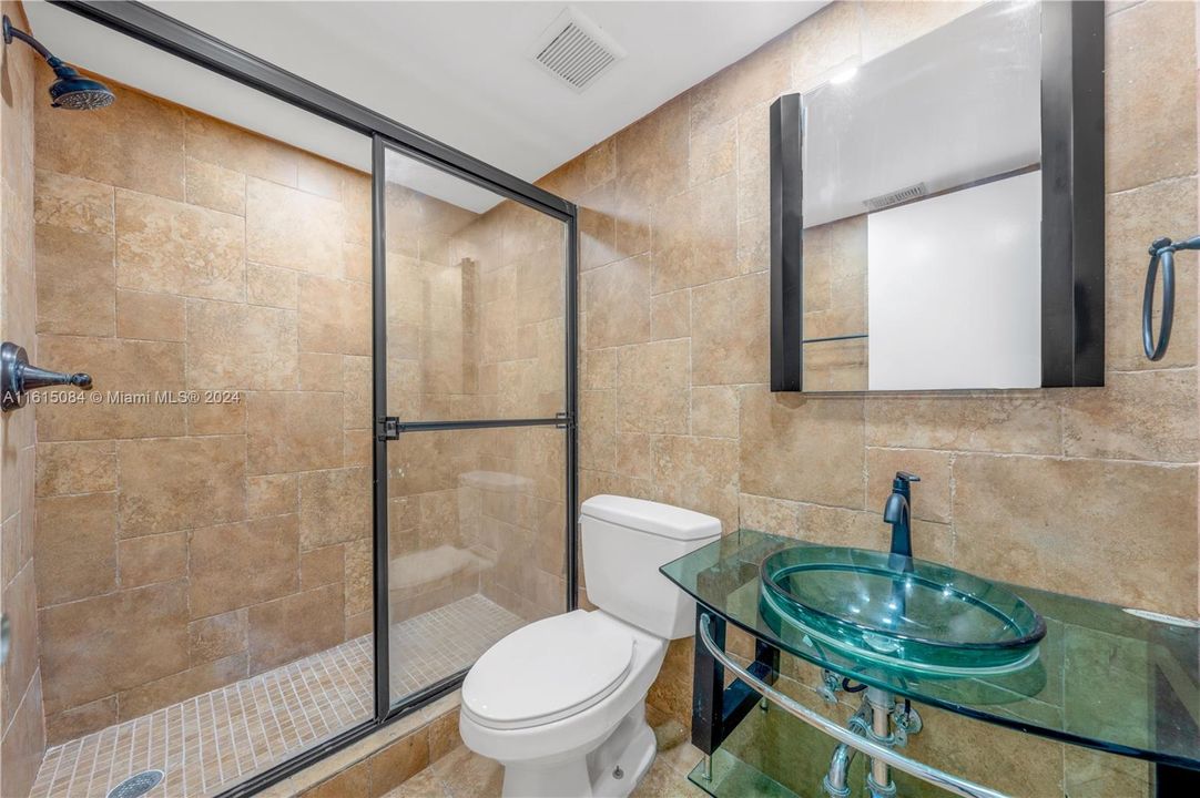 待售: $339,900 (2 贝兹, 2 浴室, 625 平方英尺)
