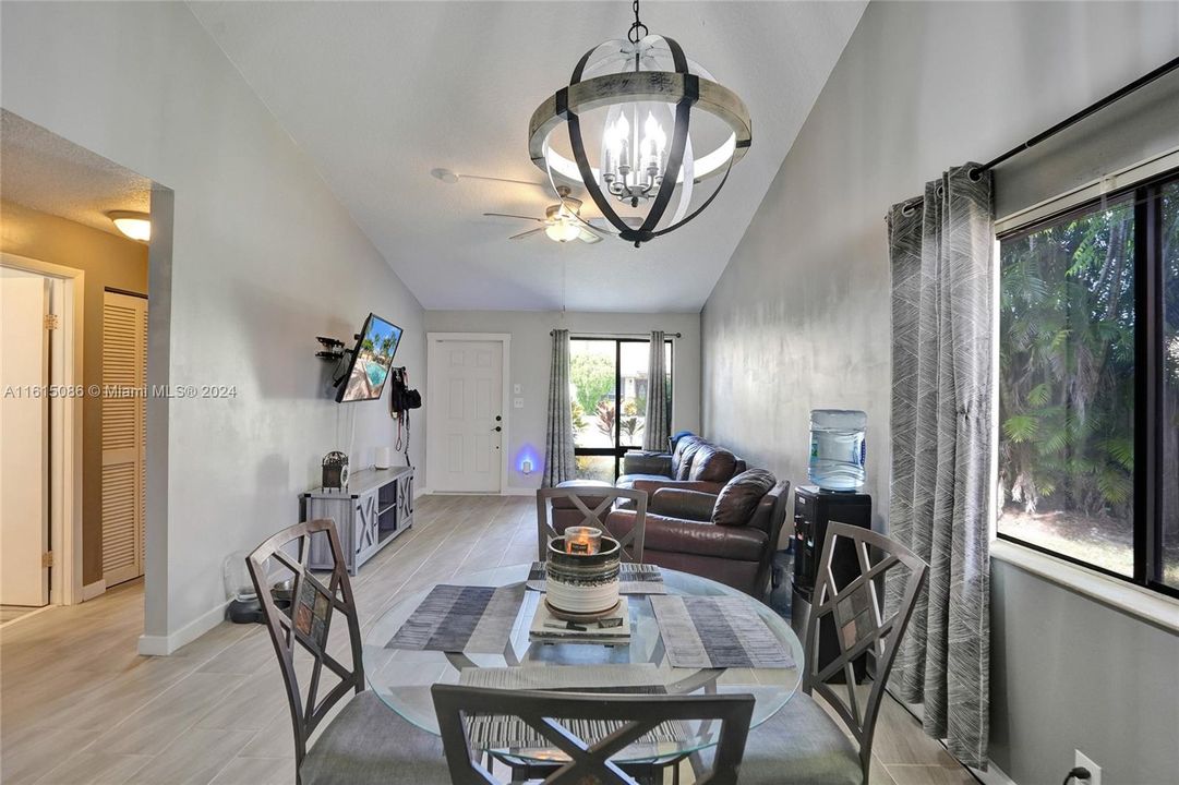 For Sale: $335,000 (2 beds, 2 baths, 1008 Square Feet)